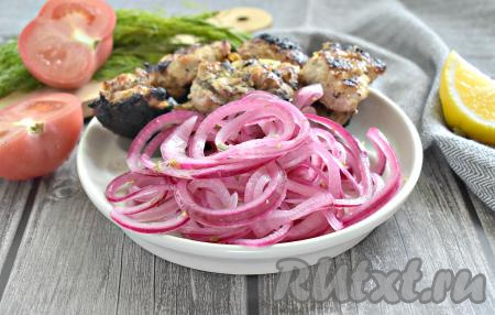 Красный лук, маринованный в яблочном уксусе