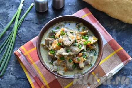 Куриные желудки в сметане в мультиварке