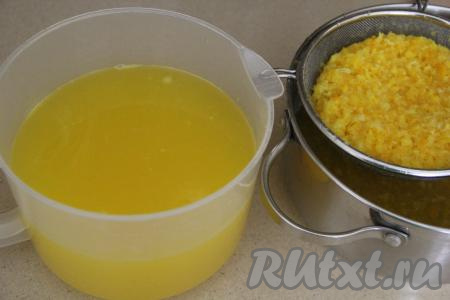 Через час процедить напиток, у нас получился концентрат, из которого можно будет сделать лимонад, разведя его газированной (или обычной фильтрованной) водой. Я предпочитаю разводить именно газированной водой, но здесь уже решайте, исходя из ваших вкусовых предпочтений.