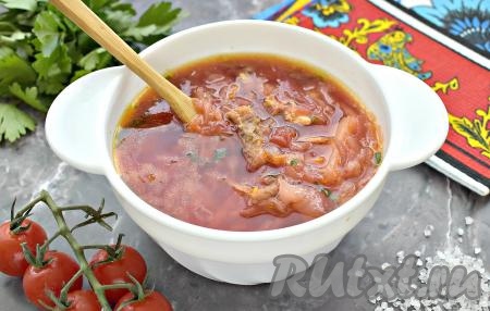 Борщ, сваренный с говядиной и свежей капустой, получается ароматным, с насыщенным вкусом и очень красивым. Такое аппетитное блюдо несомненно понравится всей семье!