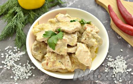 Свинина, тушёная в майонезе