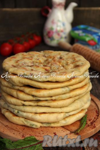 Очень вкусные и нежные лепёшки, приготовленные со свекольной ботвой и сыром, можно подать и в тёплом, и в холодном виде, рекомендую!