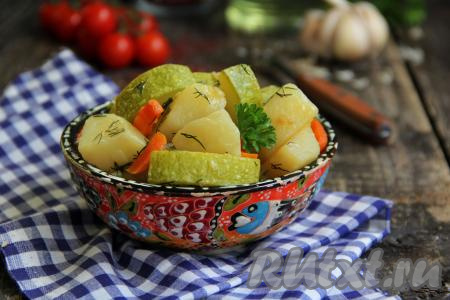 Кабачки, тушёные с картошкой в мультиварке