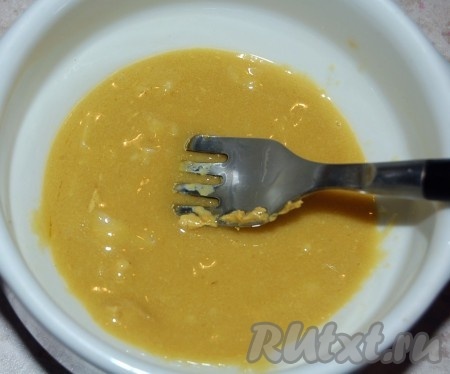 Тщательно взбить вилкой и наша горчичная заправка готова.