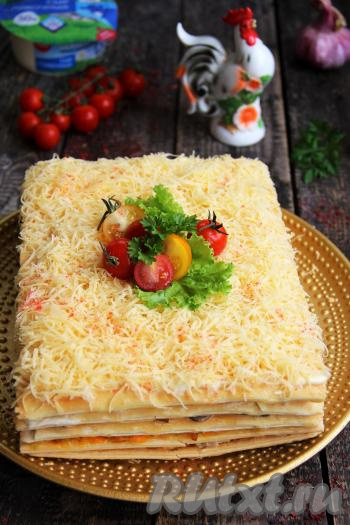 Украсить верх торта по желанию. 