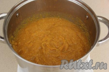 Пробить овощи погружным блендером в овощное пюре.