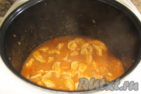 После звукового сигнала гуляш будет готов.