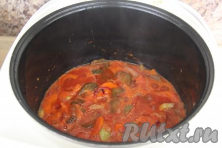 Выставить на 5 минут режим мультиварки "Тушение".