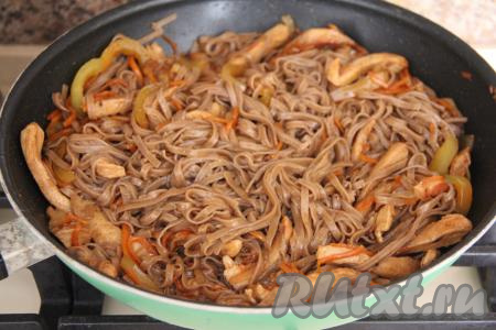 Прогреть блюдо в течение 3-4 минут, помешивая, на среднем огне и убрать с огня.