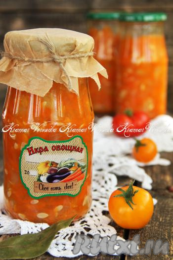 Приготовить вкусную, нежную икру из переросших огурцов совсем несложно, даже стерилизация не нужна, а в результате зимой на столе у вас будет отличная закуска, которую можно подать и к мясу, и к различным гарнирам.