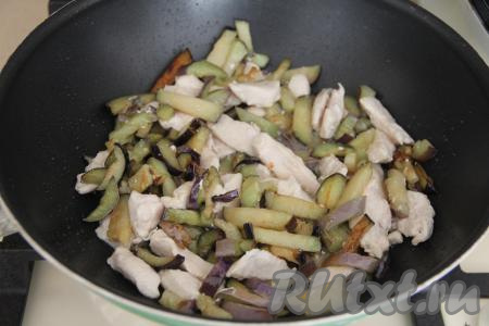 Перемешать, добавить специи.