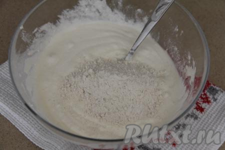 Добавить муку.