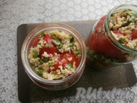 Банки таким образом наполнить до верха.