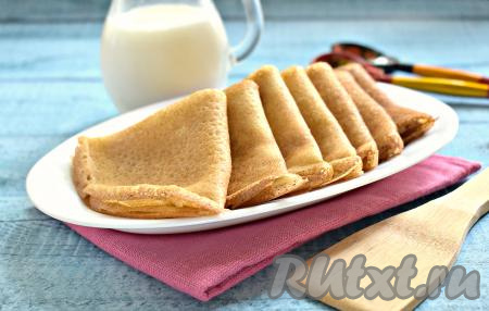 Блины, замешанные на кислом молоке и кипятке, получаются мягкими, вкусными, в меру тонкими, к столу их подаём с вареньем, мёдом.