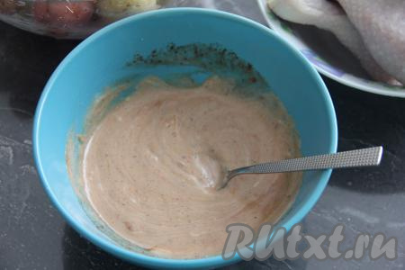 Тщательно перемешать маринад.