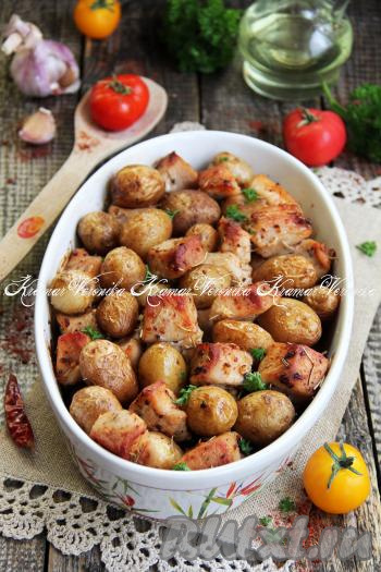 ​​​​​​​​​​​​​​Картошечка с мясом получаются очень вкусными и ароматными, с аппетитной корочкой.