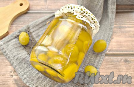 Зимой с удовольствием угощаемся вкусным, сладким компотом, приготовленным из жёлтых слив с косточками. Рецепт достаточно простой, а напиток получается отличным, попробуйте!