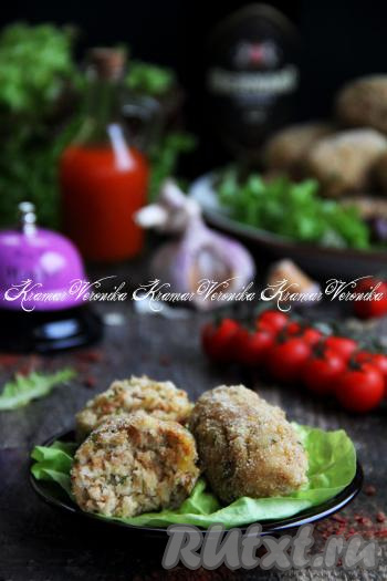 Готовые рыбные крокеты переложить на бумажное полотенце, чтобы удалить излишки масла. Подать вкусные, нежные крокеты к столу с любым гарниром.