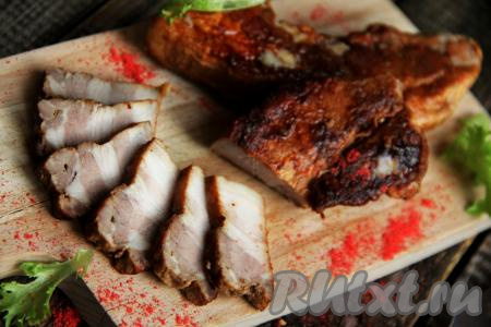 Свиная грудинка в пиве с соевым соусом на сковороде