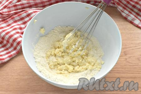 Должно получиться густое блинное тесто.