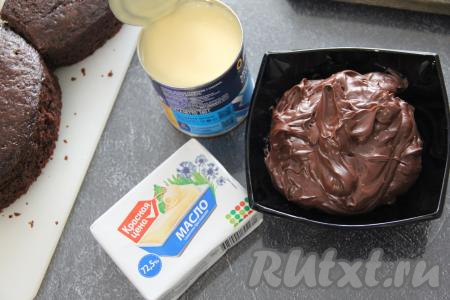 Подготовить продукты для приготовления крема. Сливочное масло нужно достать заранее, чтобы оно согрелось до комнатной температуры.