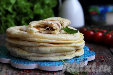 Лепёшки с творогом и картошкой на сковороде