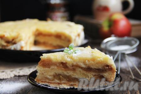 Насыпной пирог с яблоками в мультиварке