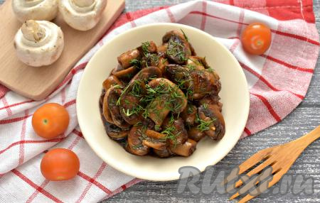 Вкусные, аппетитные, сочные шампиньоны, тушёные в соевом соусе на сковороде, к столу можно подать и тёплыми, и уже остывшими. Такие грибочки отлично впишутся в повседневное меню и станут великолепным дополнением к различным блюдам.