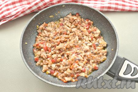 Обжариваем в течение минуты.