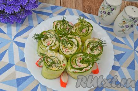 Рулетики из огурца с крабовыми палочками и сыром