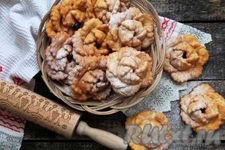 Хворост в виде розочек