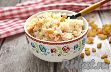 Рисовая каша с изюмом и курагой получается вкусной, сладкой и аппетитной, она, наверняка, понравится и взрослым, и детям.