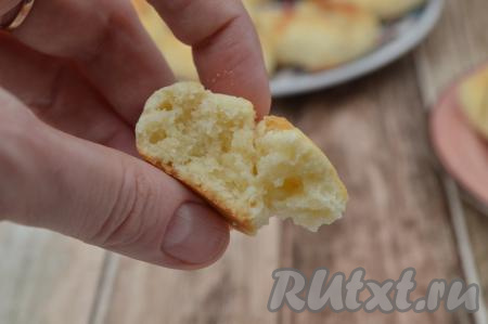 А вот как выглядит в разломе наше печенье на сметане, приготовленное на скорую руку.