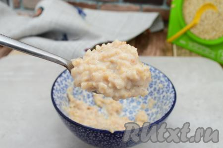 Вот такой достаточно густой стала овсяная каша после того как "настоялась".