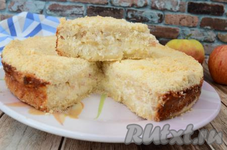 Насыпной пирог с творогом и яблоками