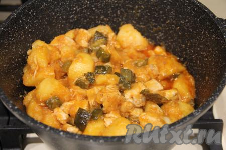 В процессе томления картофель должен сохранить свою форму, но при этом стать достаточно мягким.