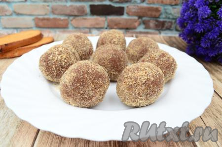 Убрать на 1 час пирожные в холодильник для окончательной стабилизации.