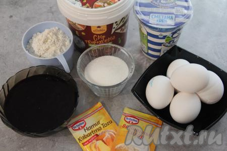 Подготовить продукты для приготовления торта с вертикальными коржами.