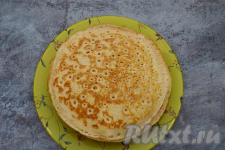 Из указанного количества ингредиентов у меня вышло 18 блинов диаметром 19 сантиметров.