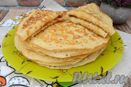 Такие заварные блины из-за дырочек не очень хорошо подходят для фаршировки, но при этом они отлично держат форму, не рвутся, получаются нежными и вкусными.&nbsp;Заварные ажурные блины, замешанные на кефире и горячем молоке, можно подать со сметаной, сгущённым молоком, вареньем или джемом.