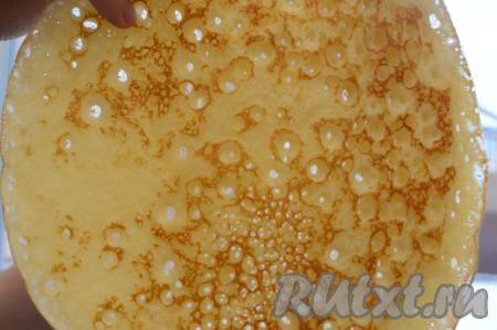 Вот какие золотистые, ажурные блины в дырочку получаются из этого заварного теста.