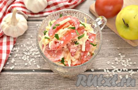 Вот так быстро и просто можно приготовить вкусный, аппетитный салат "Наргиз", сразу подаём его к столу, украсив, по желанию, нарезанной зеленью.