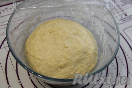 Тесто в процессе объёма округлится и увеличится вдвое.