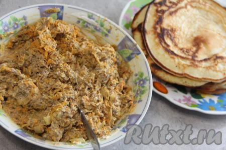 Печёночная начинка для блинного торта готова.