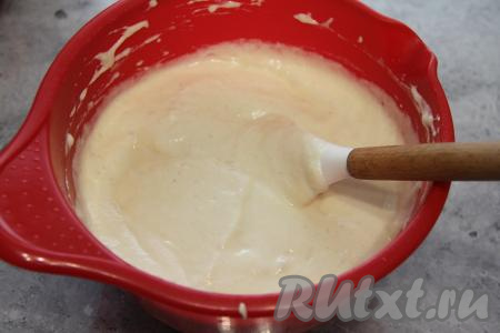 Блинное тесто должно получиться воздушным и в меру густым.