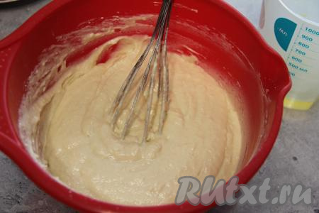 Перемешать венчиком до однородности, блинное тесто получится достаточно густым.&nbsp;