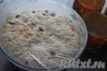 За это время тесто хорошо поднимется и округлится.