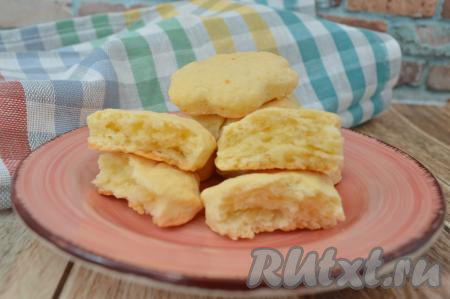 А вот так выглядит в разломе нежное, мягкое печенье, приготовленное на сметане и сливочном масле без добавления яиц. Угощайтесь!