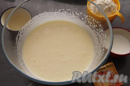 Масса получится пышной, светлой и воздушной.