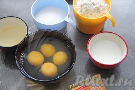 Подготовить продукты для бисквита.